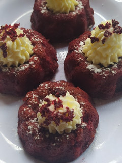 Una foto de Budincitos Red Velvet Para Mamá❤️
