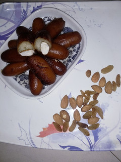 गुलाब जामुन(Gulab jamun recipe in Hindi) रेसिपी मुख्य फोटो