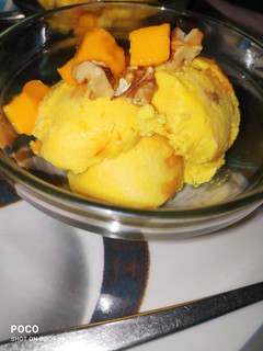 मैंगो वालनट आइसक्रीम (mango walnut ice cream recipe in Hindi) रेसिपी मुख्य फोटो