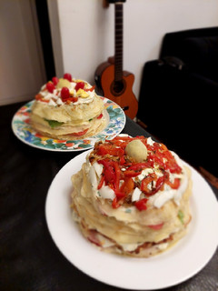 Una foto de Torres de panqueques 1 vegetarian@ otro con jamón y paté! Glup !