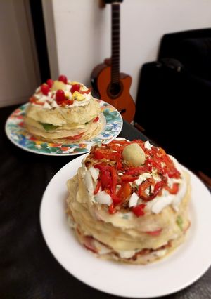 Una foto de Torres de panqueques 1 vegetarian@ otro con jamón y paté! Glup !