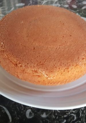 A picture of Simple orange-vanilla cake #4weekschallenge.