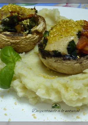 Una foto de Champiñones rellenos y gratinados (vegano)