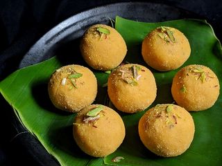 Desi Ghee Besan Ladoos