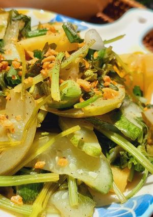 Hình của món Cần tây xào thơm và dưa leo.