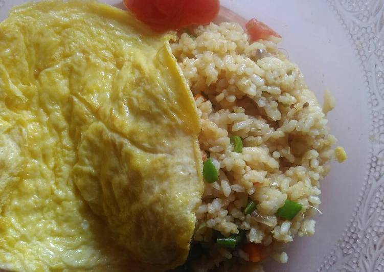 Omurice (nasi goreng omelet)