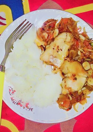 A picture of Soya methi Tomato fish stew.