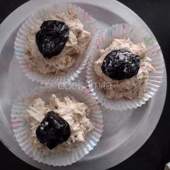 A picture of Butter Prunes Cupcake.
