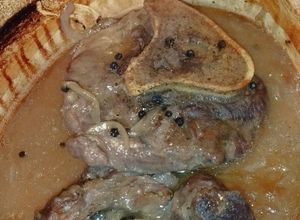 Une photo de Jarret de bœuf braisé à la bière