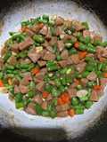 Tumis buncis bakso potong kecil"