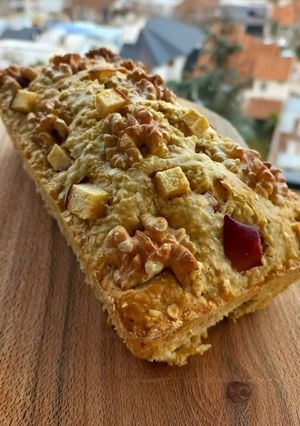 Una foto de Budín de manzanas y nueces 🤤🙌🏼
