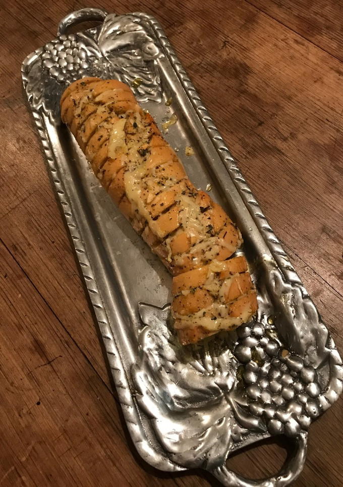Una foto de Pan de ajo y queso