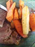 Carne a la olla con verduras al horno