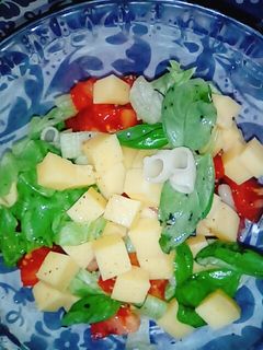Una foto de Ensalada caprese con fideos códitos