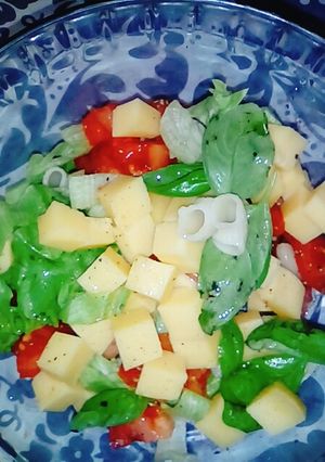 Una foto de Ensalada caprese con fideos códitos