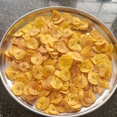Banana chips A picture of Banana chips.