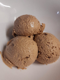 Una foto de Helado saludable de banana y cacao sin azúcar