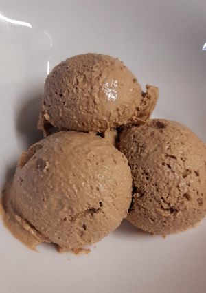 Una foto de Helado saludable de banana y cacao sin azúcar