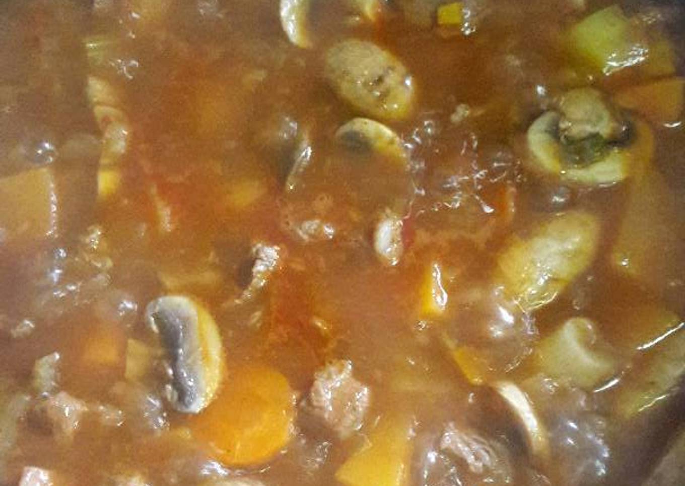 Guiso de lentejas con verduras y carne