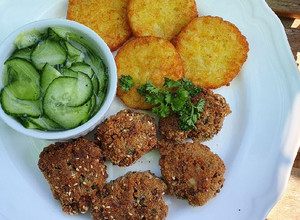 Ropogós cukkinis-lencsefasírt recept fotója