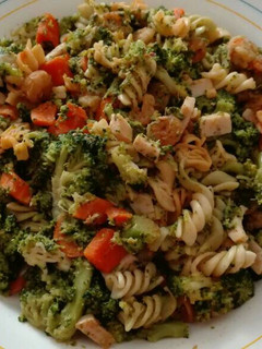 Una foto de Brócoli con pasta y gambas al pil pil