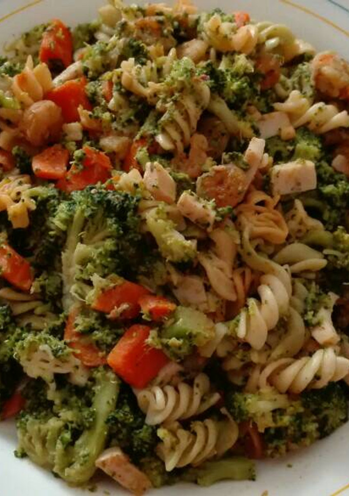 Una foto de Brócoli con pasta y gambas al pil pil
