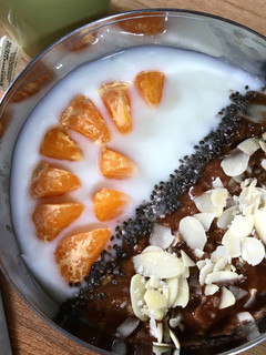 Una foto de Plátano con cacao y yogurt