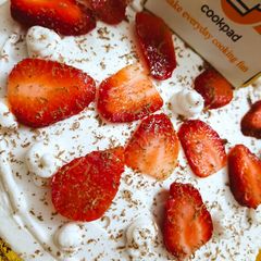 A picture of Strawberry Cream Cake.