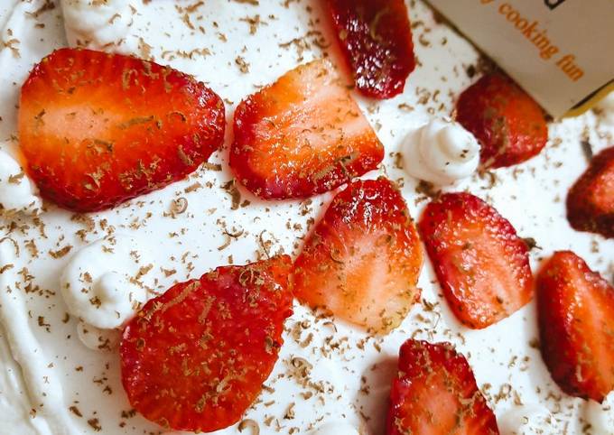 Recipe of Speedy Strawberry Cream Cake