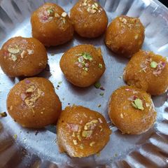 Motichur laddu A picture of Motichur laddu.