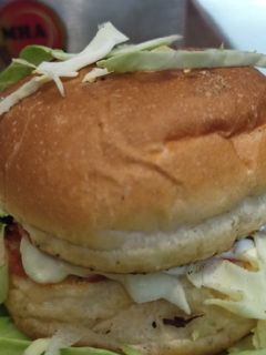 मेयोनेज़ आलू टिक्की बर्गर (Mayonnaise aloo tikki burger recipe in hindi) रेसिपी मुख्य फोटो