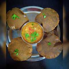 कुट्टू की पूरी (Kuttu ki puri recipe in hindi)-レシピのメイン写真