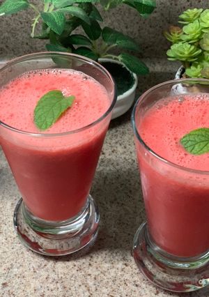 A picture of Watermelon cocktail 🍉🍓🍊🍒.
