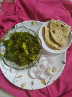 પાલક મટર પનીર (Palak Matar Paneer Recipe In Gujarati) રેસીપી મુખ્ય ફોટો