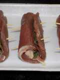 Roll de carne con crudo y salvia