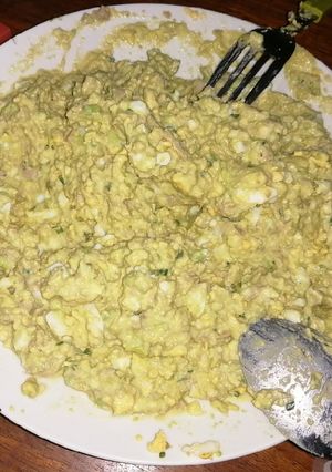 Una foto de Pasta de huevo, atún y palta