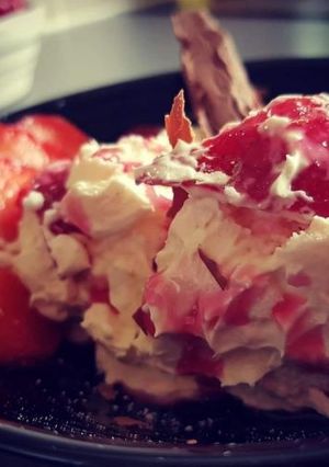 O poză a rețetei Eton Mess.