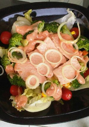 Foto resep Salmon vegetable salad