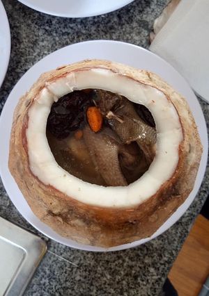 Hình của món Bồ câu tiềm nước dừa.