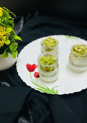 A picture of Kiwi cream dessert 🍨.