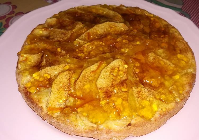 Tarta de manzana con mucha manzana y mermelada de naranja