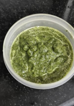A picture of Coriander mint chutney.
