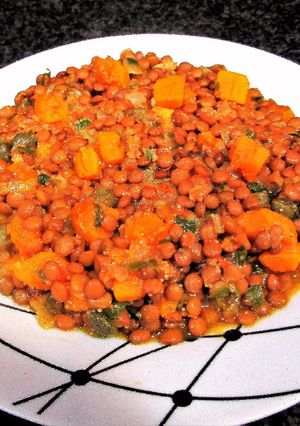 Una foto de Lentejas vegana con calabaza y kamut
