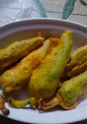 ભરેલા મરચા ના ભજીયા (Bharela Marcha Bhajiya Recipe In Gujarati) રેસીપી મુખ્ય ફોટો