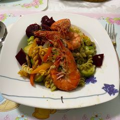 A picture of Vegeroni Spirals with Prawn and Mixed Vegetables.