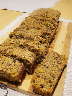 Una foto de Budín integral de naranja, avena y semillas