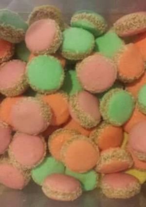Una foto de Alfajores de maizena de colores