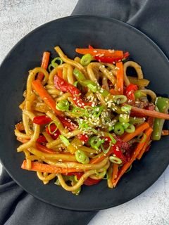 Gemüsepfanne mit Udon-Nudeln Rezepthauptbild