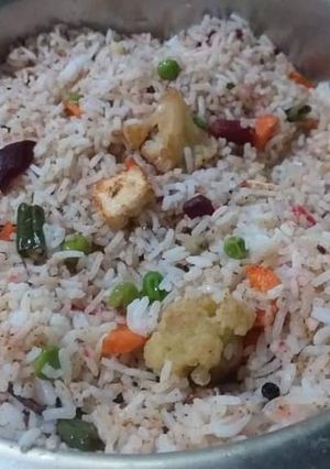वेज फ्राइड राइस (veg fried rice recipe in Hindi) रेसिपी मुख्य फोटो