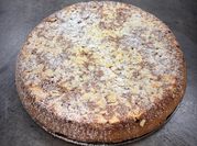 Una foto di torta caprese